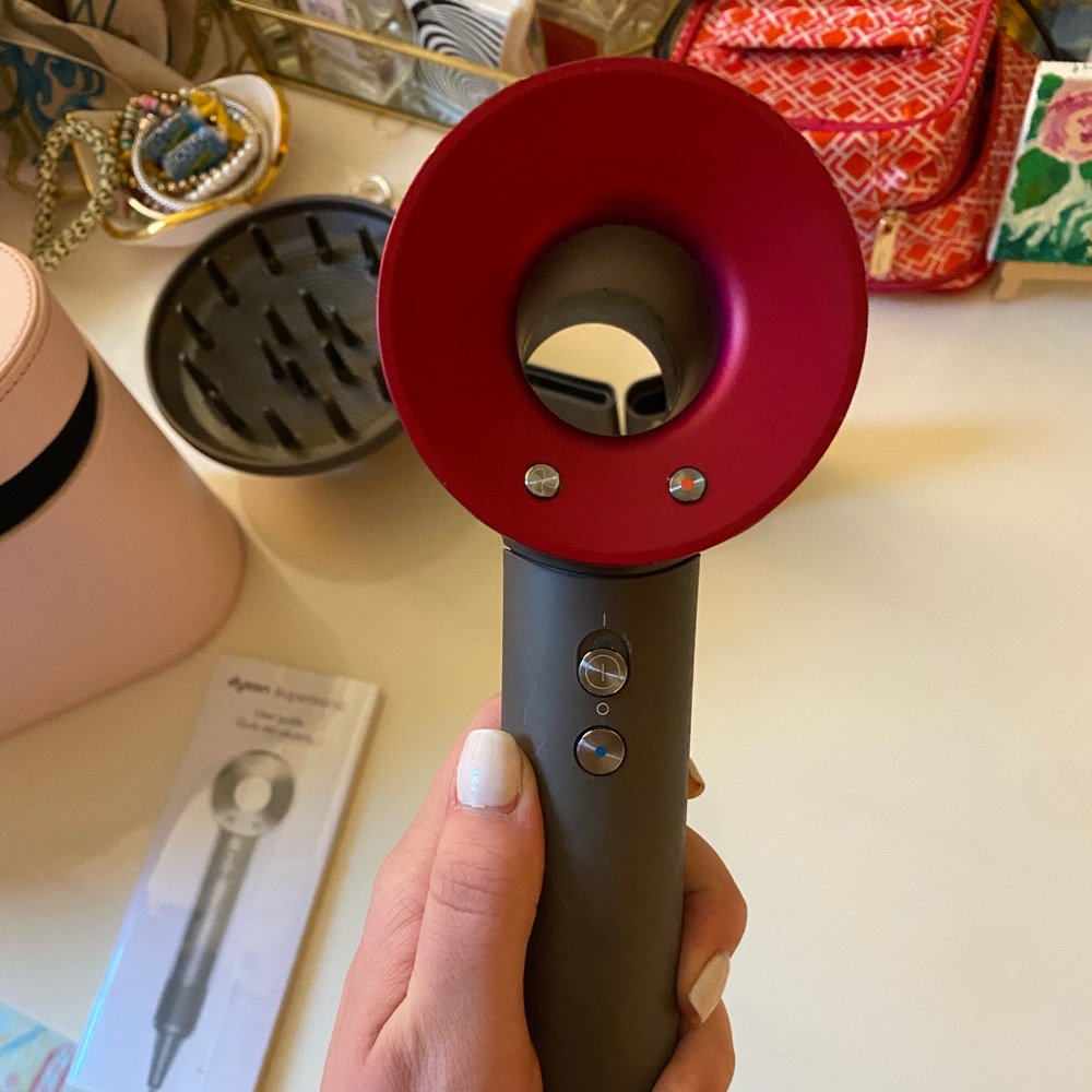 Dyson Supersonic Hairdryer- Fuchsia